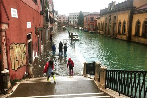 venezia louis vuitton acqua alta|acqua alta venice flooding.